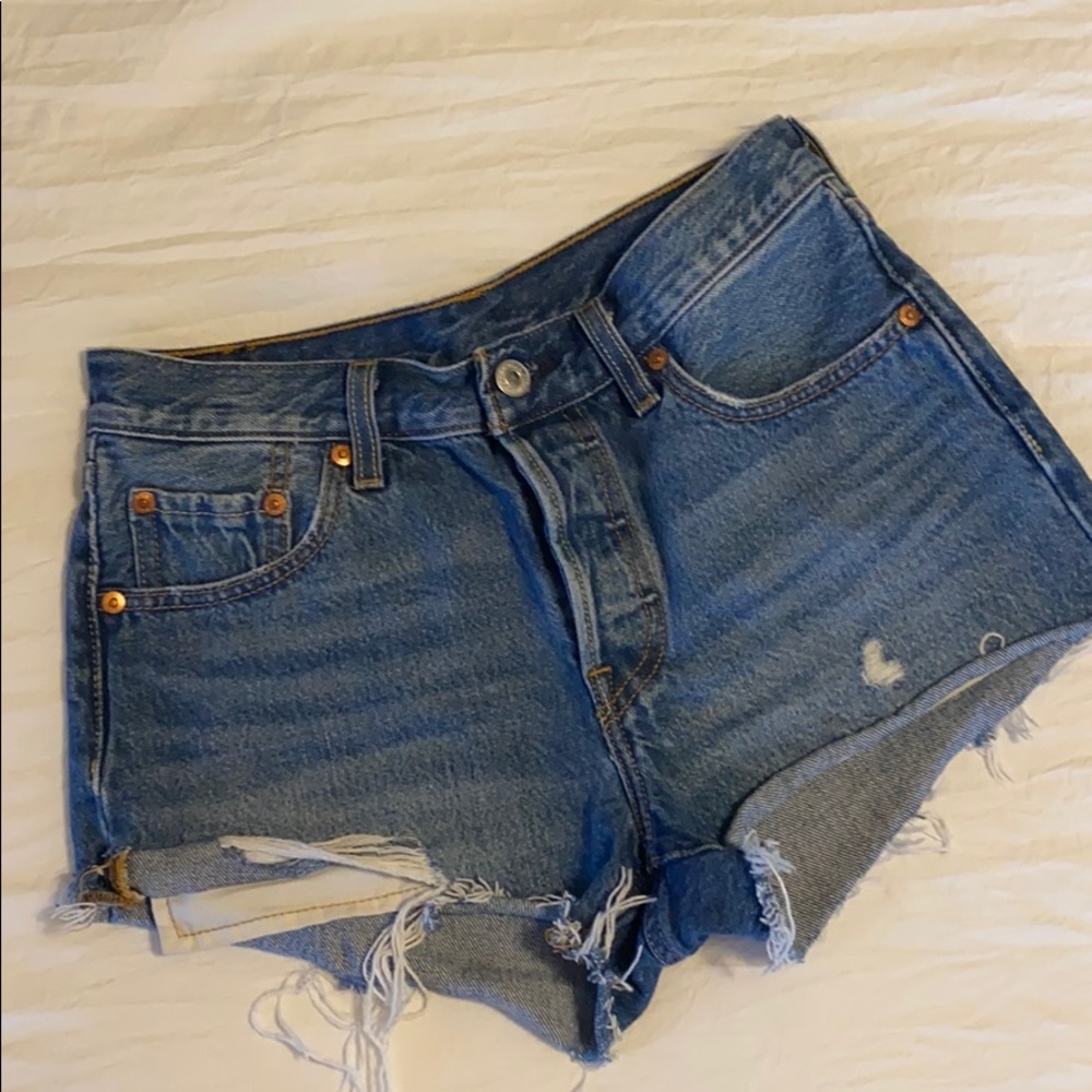 Levi Cutoff Shorts